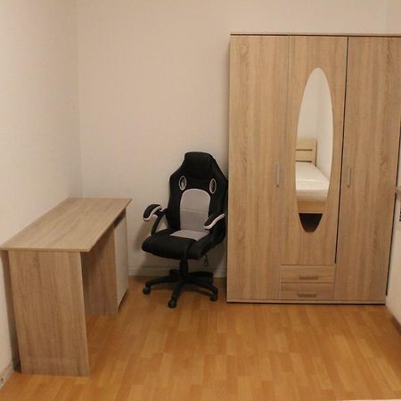 Zimmer Sucht Bewohner Duisburg Eksteriør bilde