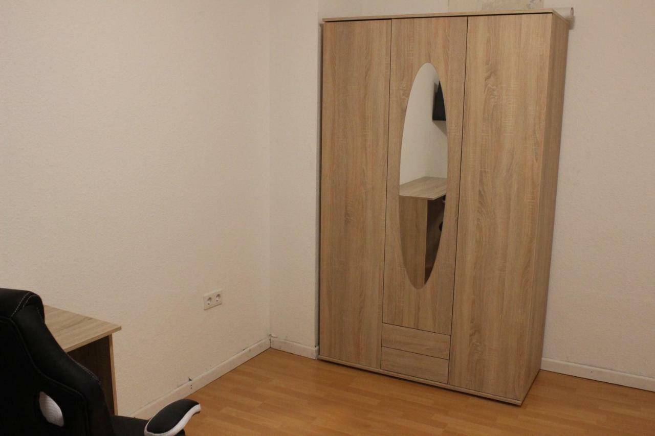 Zimmer Sucht Bewohner Duisburg Eksteriør bilde